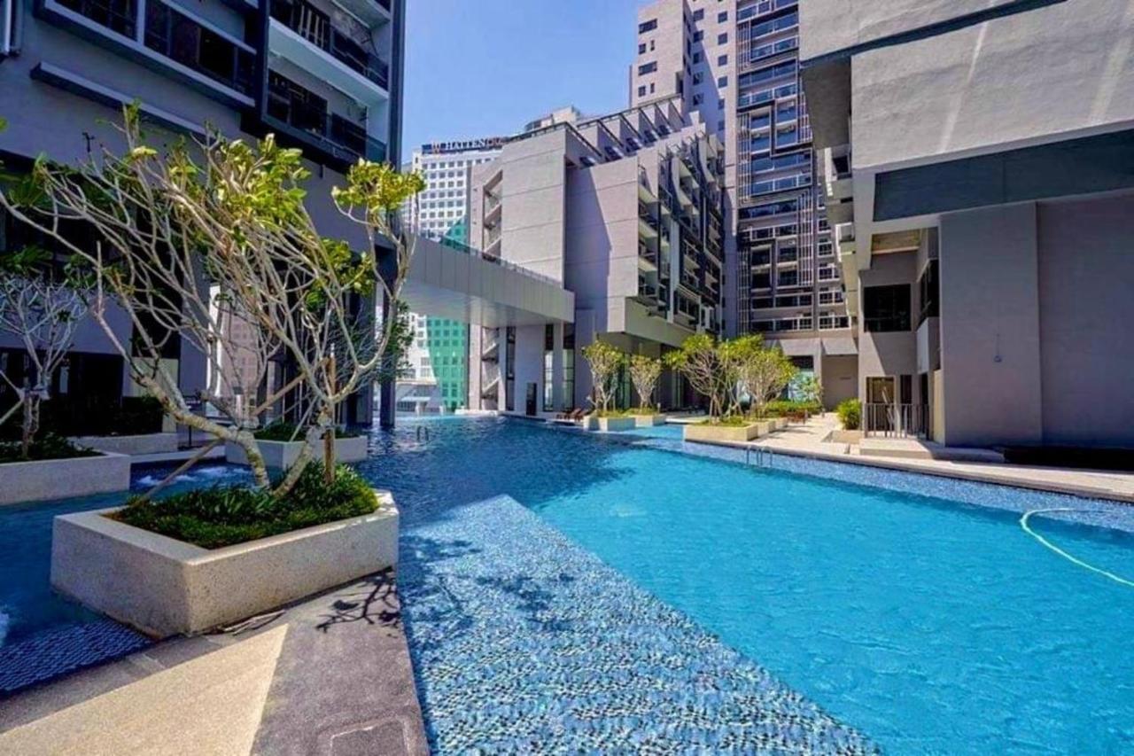 Imperio.Res - Near To Jonker & Mall - Pool View 말라카 외부 사진
