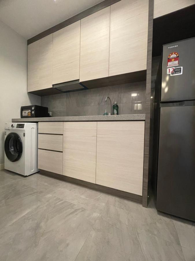 Imperio.Res - Near To Jonker & Mall - Pool View 말라카 외부 사진