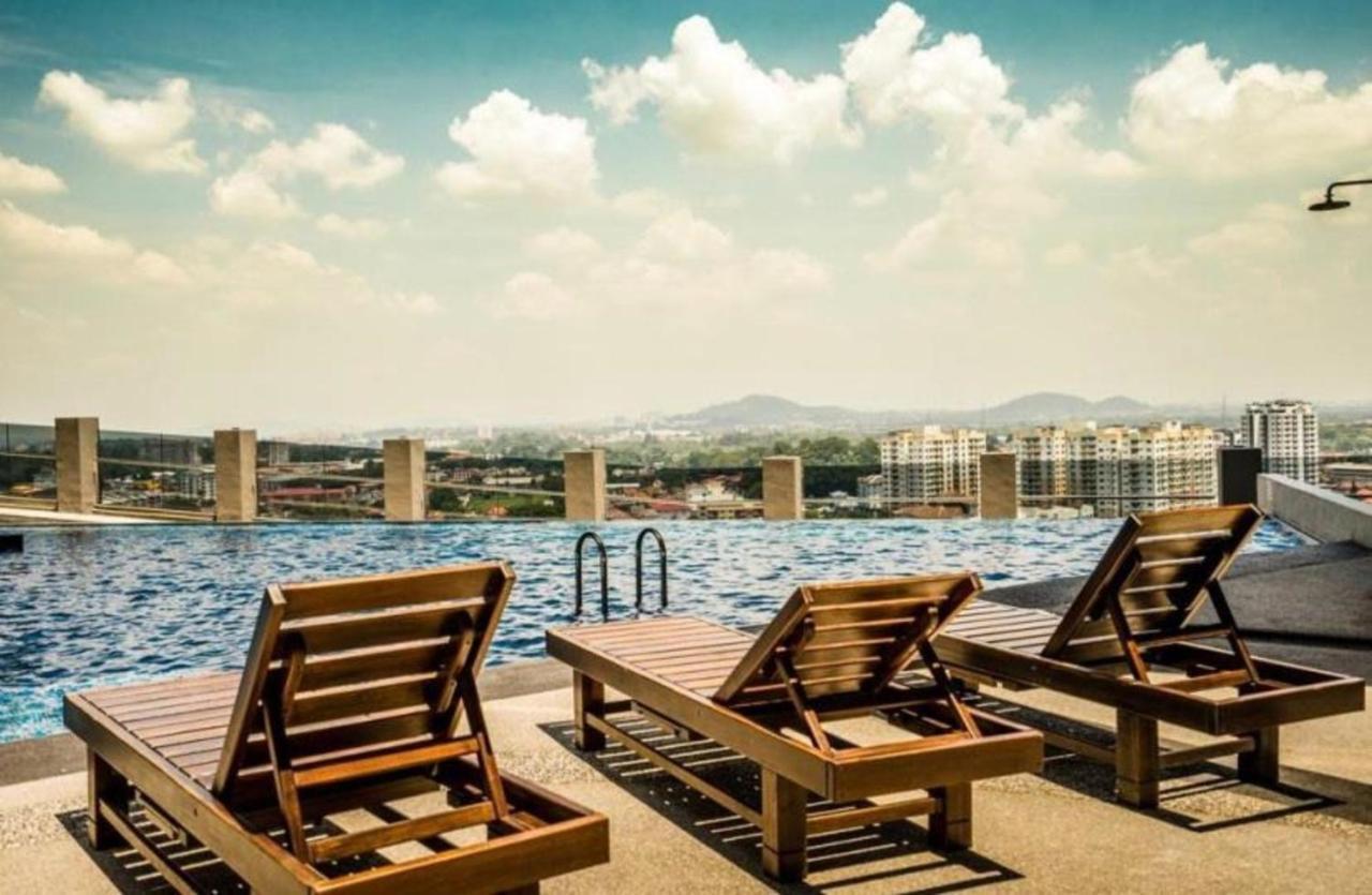 Imperio.Res - Near To Jonker & Mall - Pool View 말라카 외부 사진